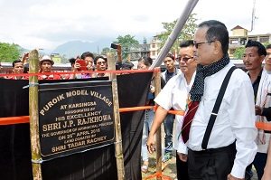 The Governor of Arunachal Pradesh Shri JP Rajkhowa unveiling the foundation stone for the Puroik Model Village at Karsingsa on 25th April�2016.
